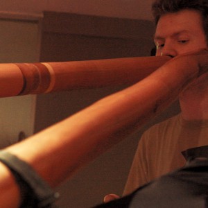 scene_ouverte_didgeridoo_3_gaules_2_juin_by_emy_chaos_children-10
